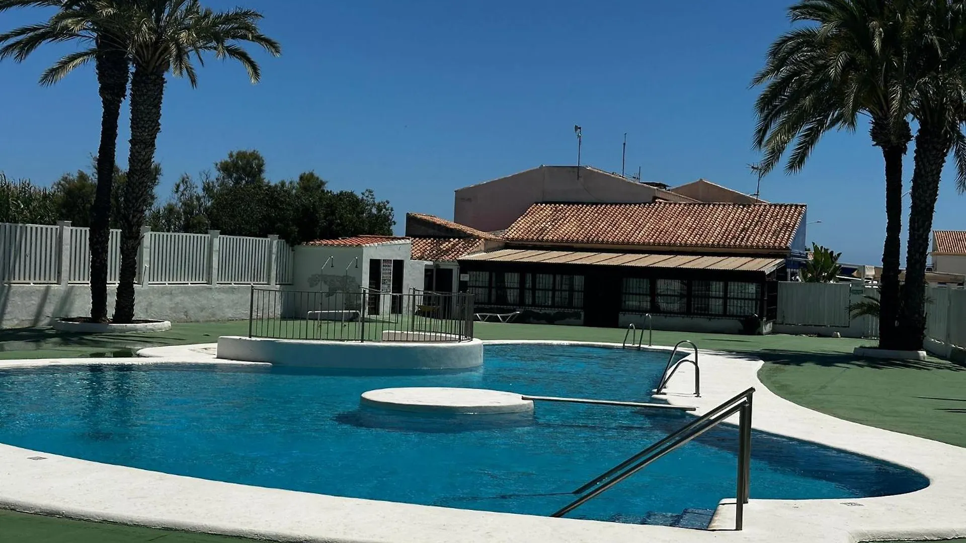 Moderno Duplex Coastal Style Apartment Playas de Vera